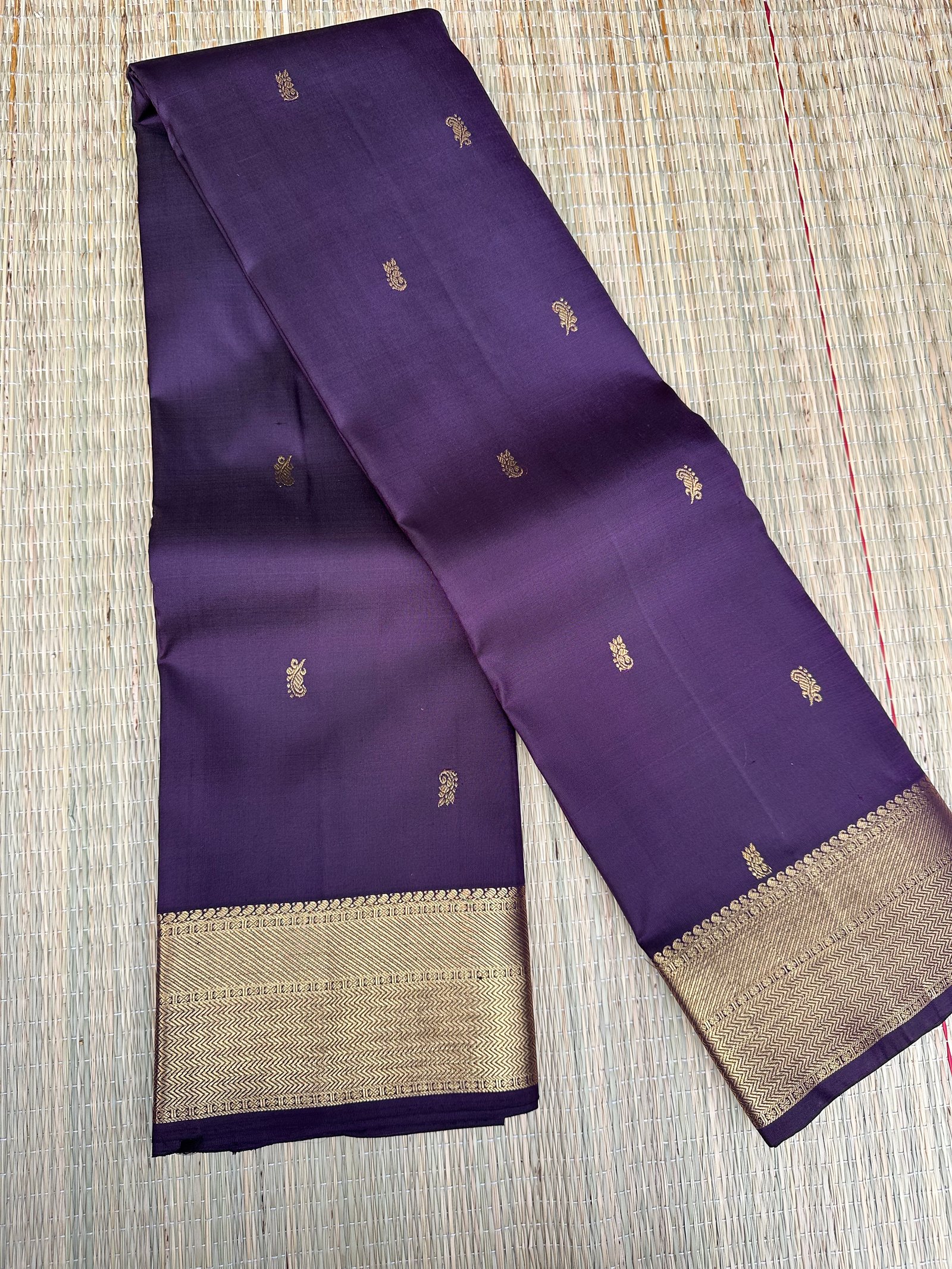 Pure Kanchipuram handloom silk saree in Purple colour with brown undertones