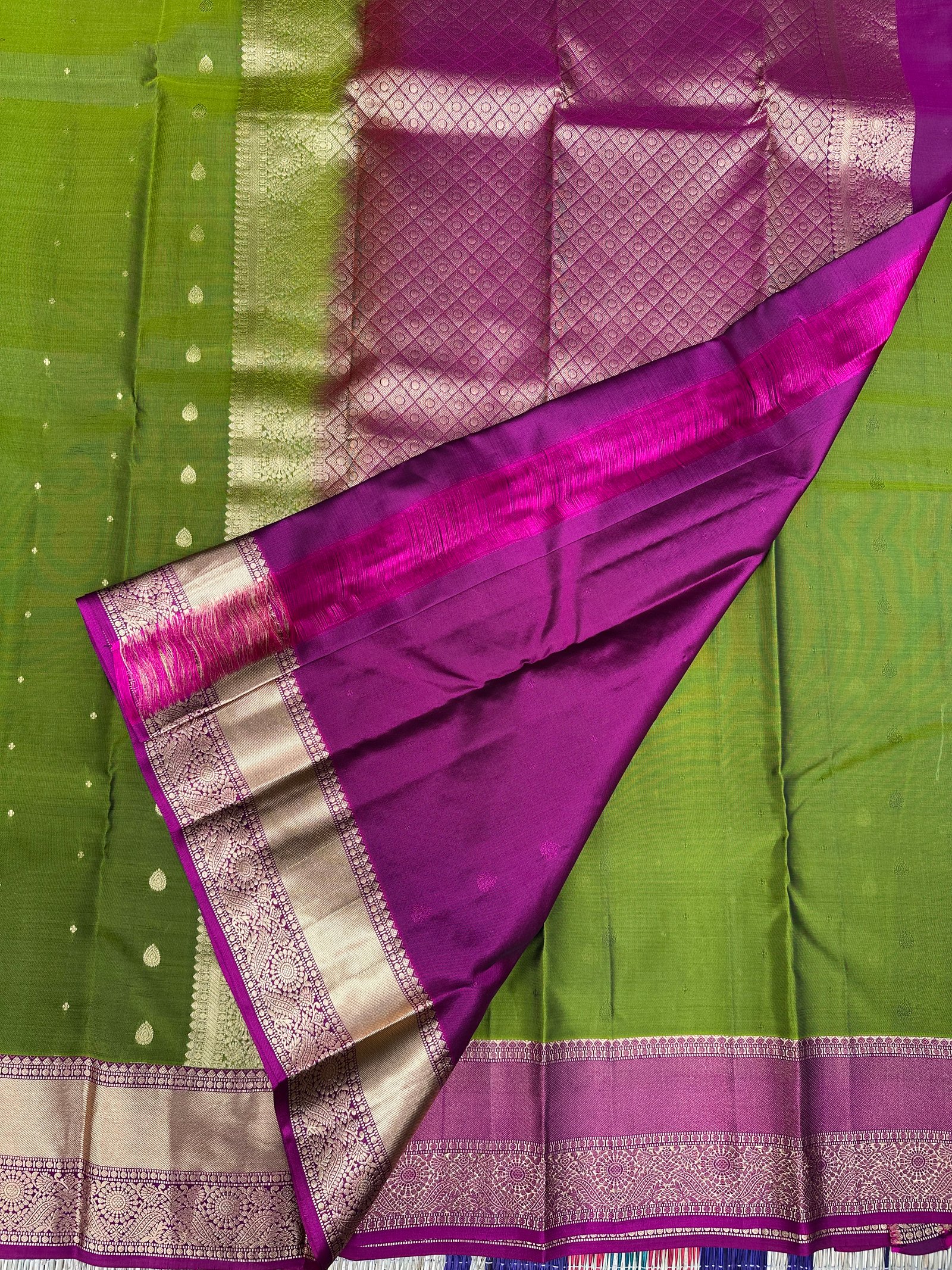 Pure Kanchipuram handloom silk saree in Peacock Green Color & Pink Border